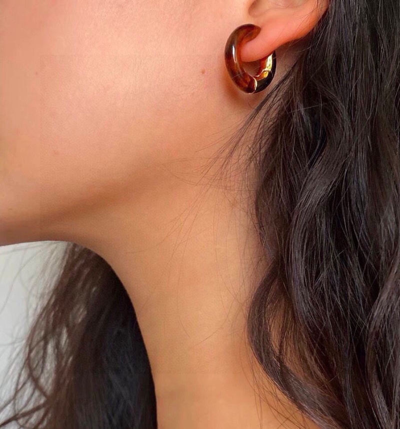 H**me5 earrings
